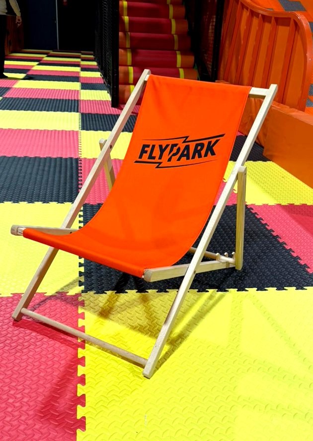 Dřevěné lehátko s potiskem